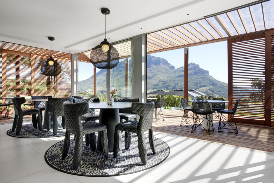 Pick up items：モンスターチェア&コンテナテーブル｜moooi Japan