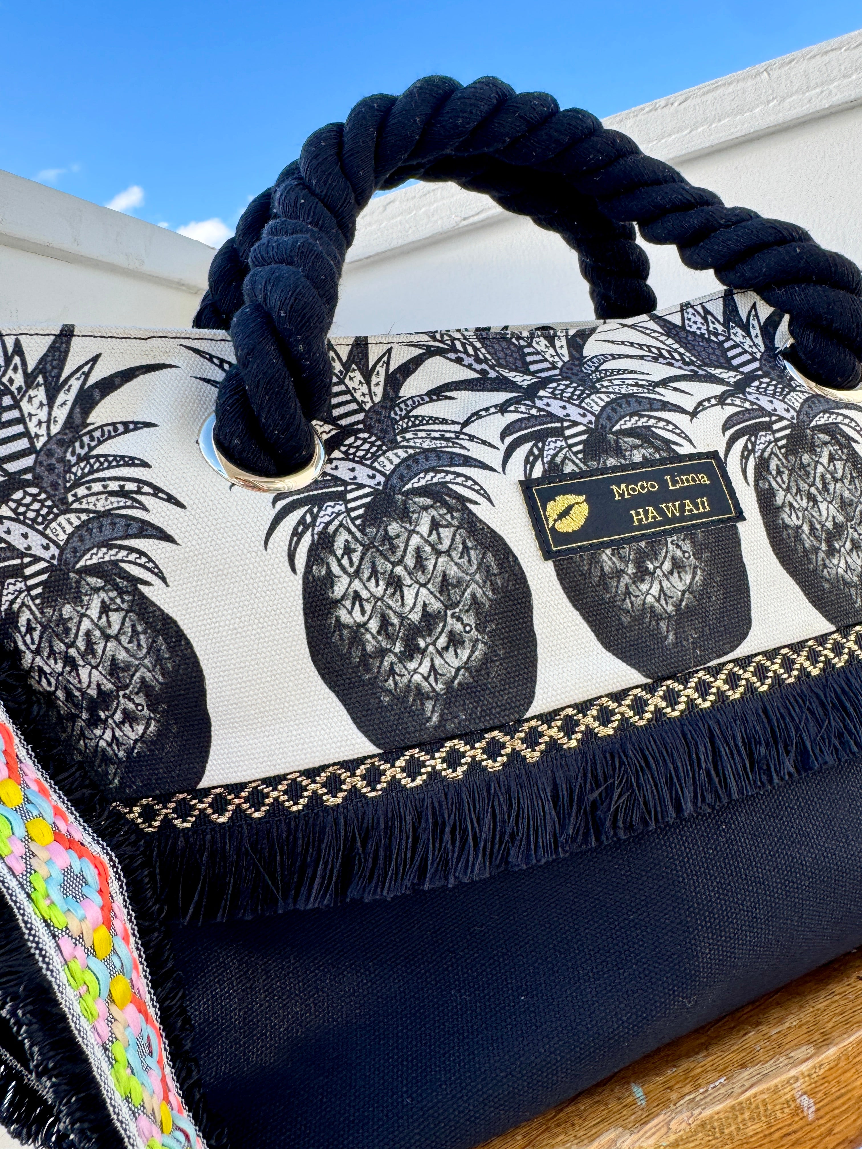 TBSサンジャポで紹介されたブラックパイントートバッグ