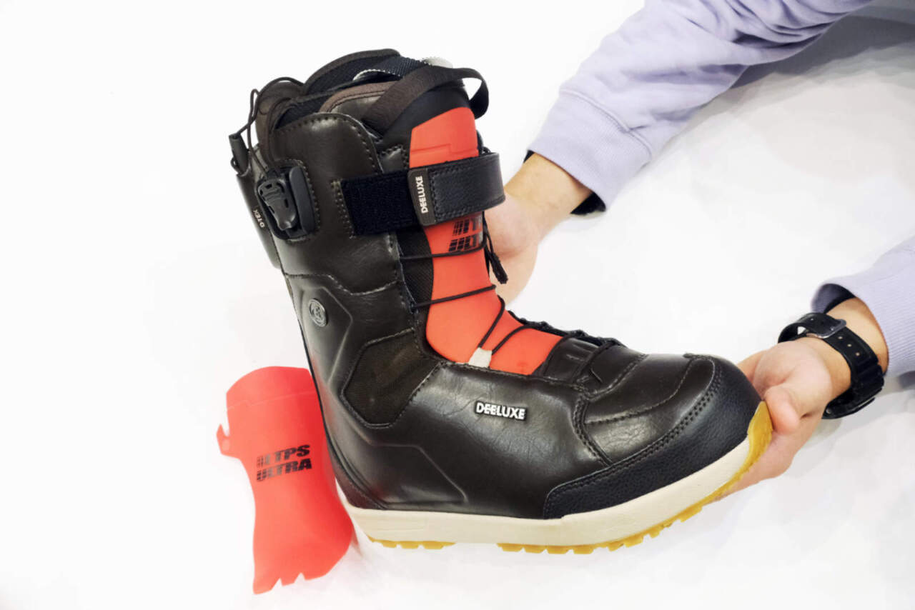 DEELUXE｜サーモインナー搭載ブーツで自分だけのフィット感を手に入れ