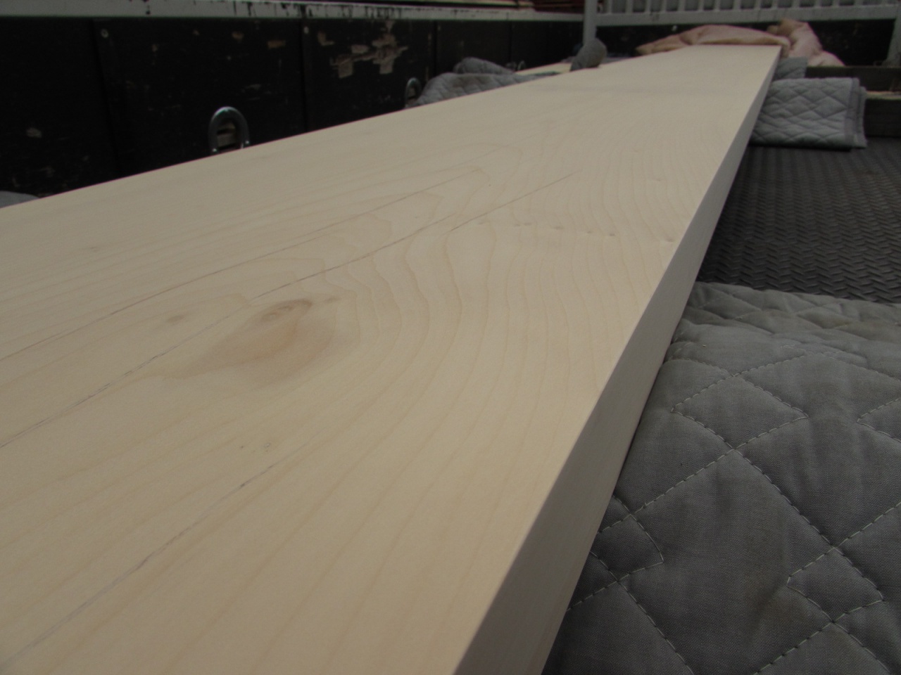 銀杏（イチョウ） 店舗用カウンター | 一枚板 お取り引き実績 | 一枚板