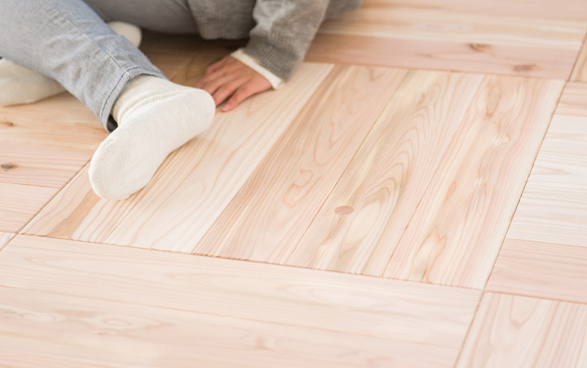 ユカハリ・タイル すぎ 無塗装 (8畳分) ｜ 西粟倉森の学校