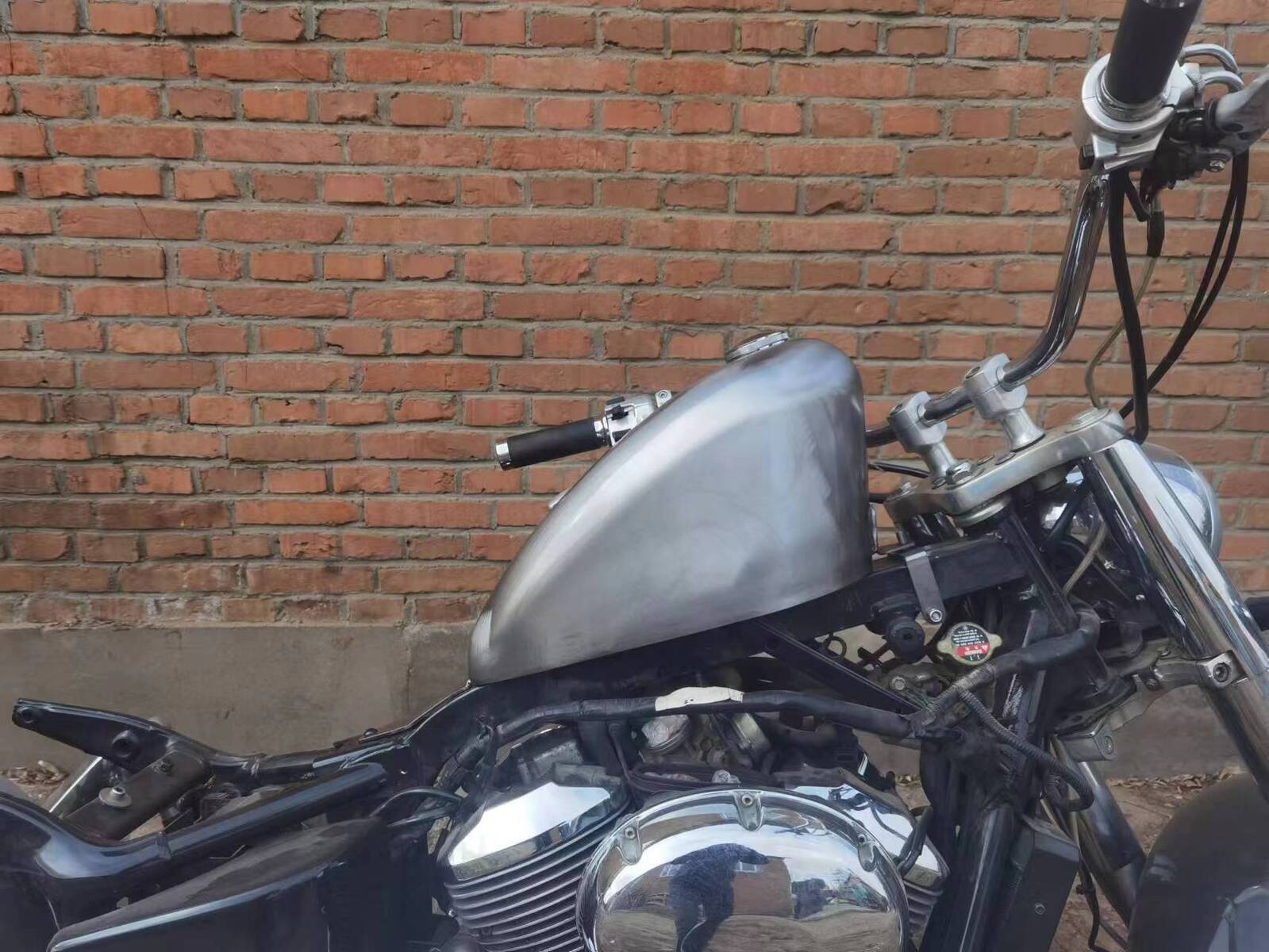 シャドウ400/750/スラッシャーおすすめ社外タンク&カスタムに合わせた