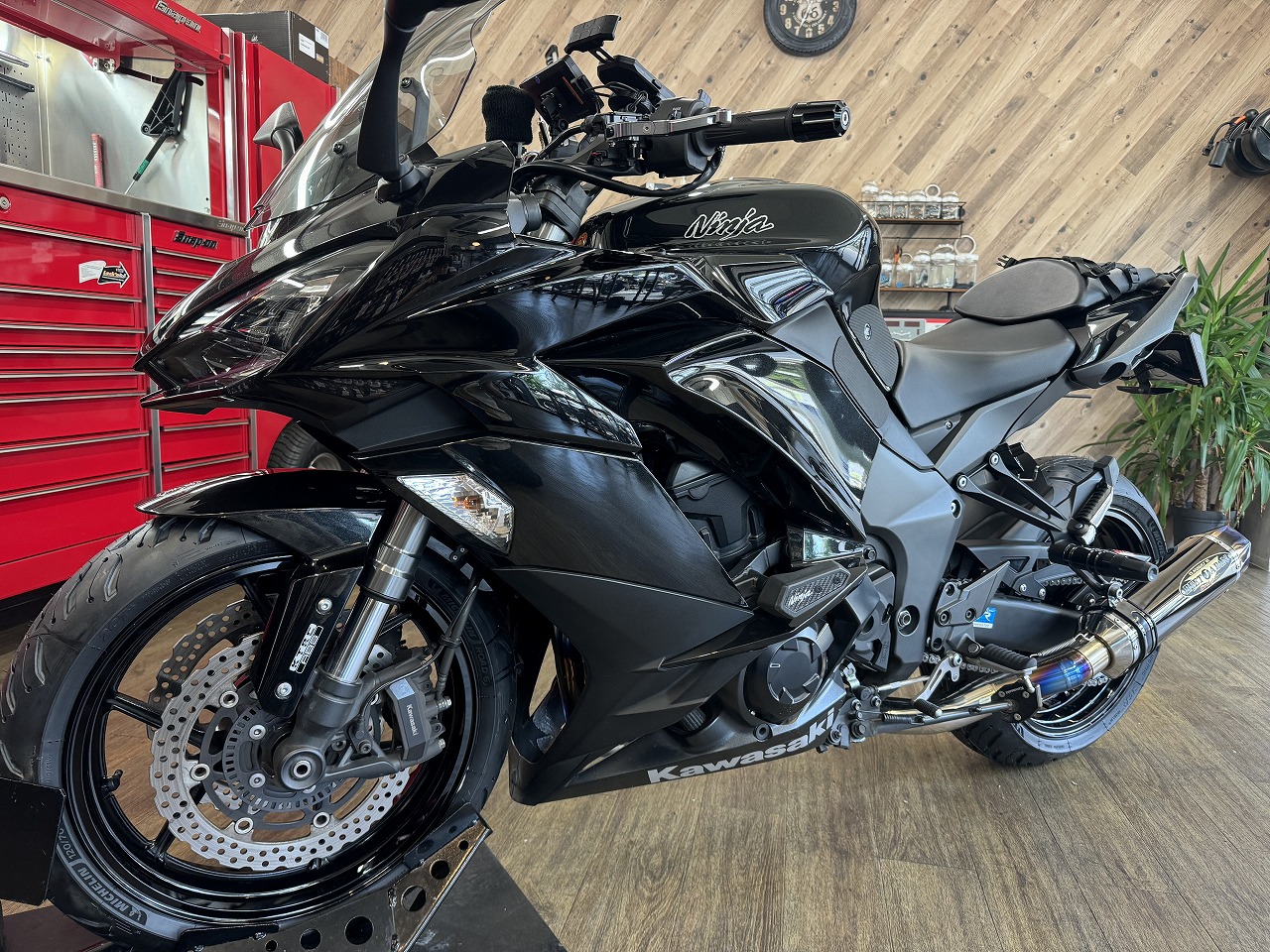 kawasaki Ninja1000 MICHELIN ROAD6にタイヤ交換 | MOTO HASSY
