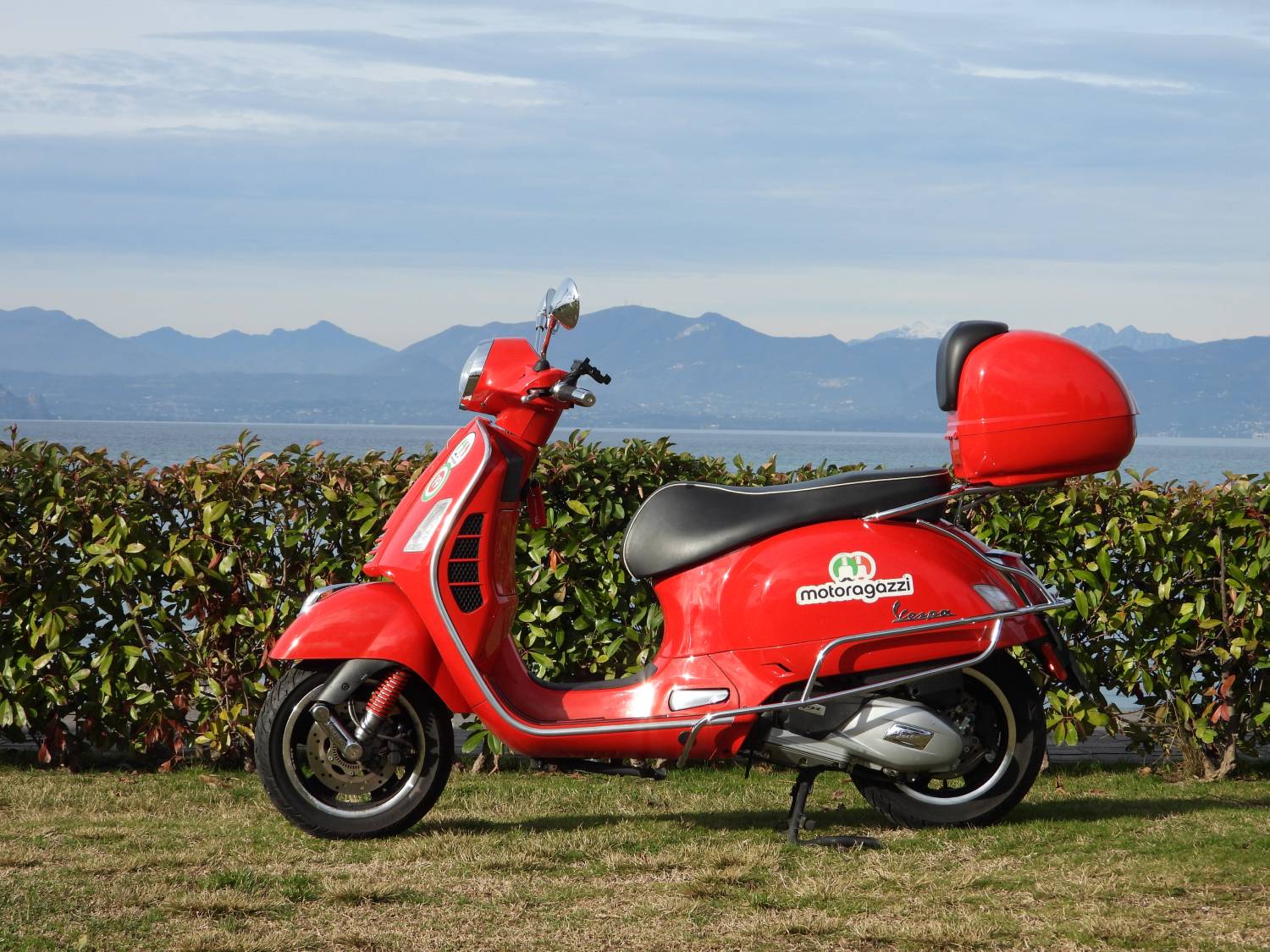 Vespa GTS Super 300cc/125cc. Motoragazzi.