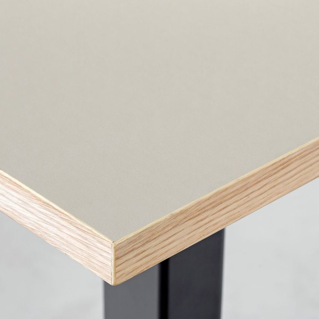 今注目の建築素材、リノリウムを使った家具 | Mr.DIY-DIY職人との