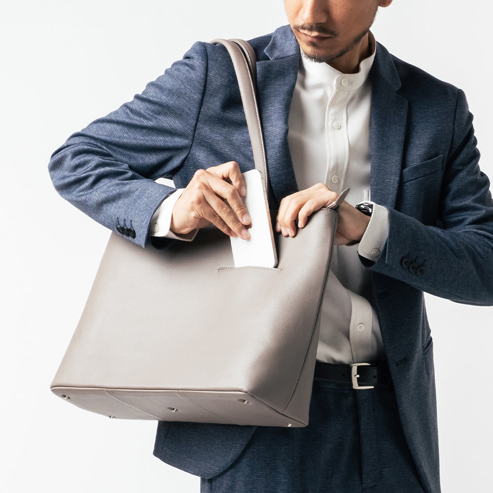 シュリンクレザー シンプル スマホポケット付き本革トートバッグ