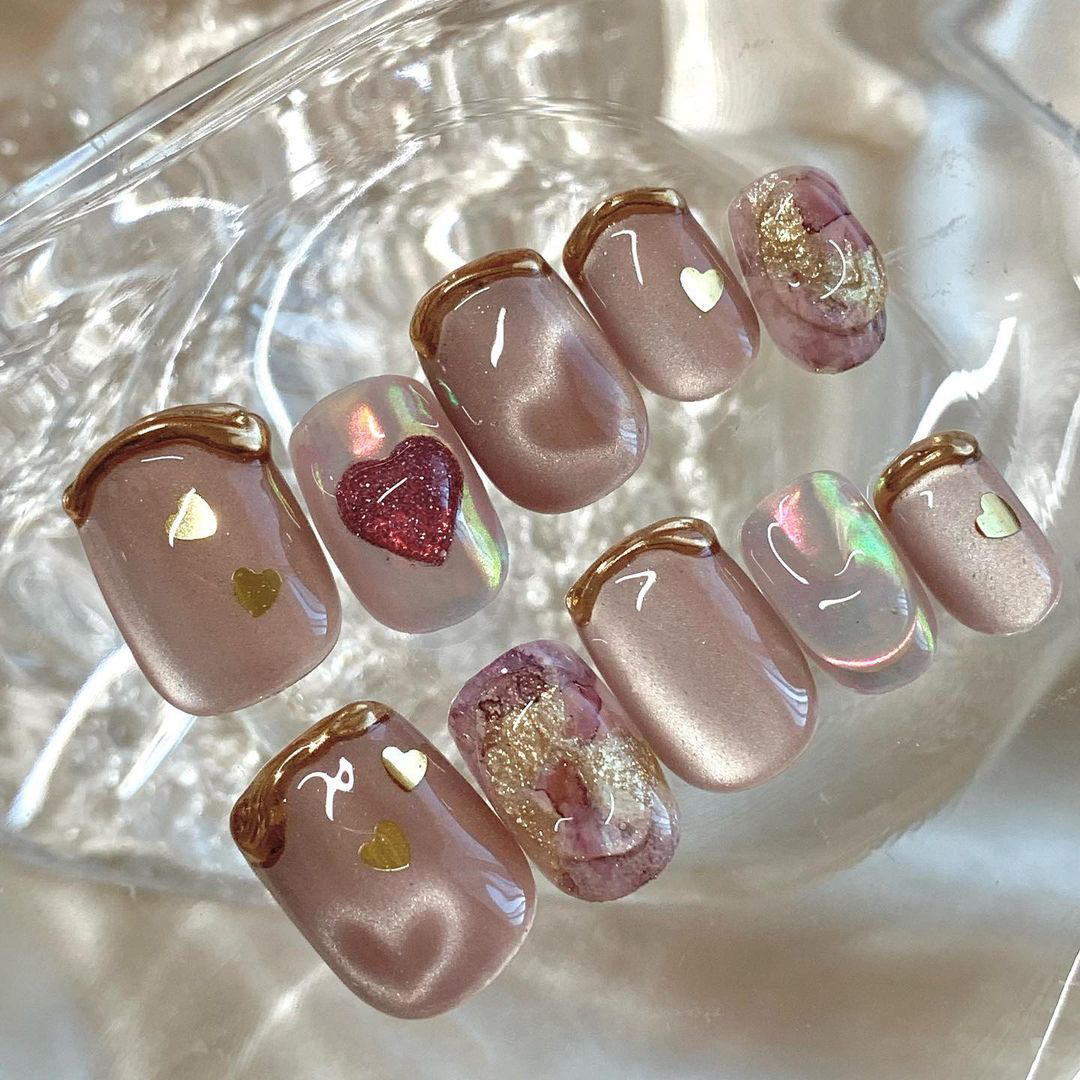 大人女子に人気のハートネイル14選！トレンドカラーと組み合わせて