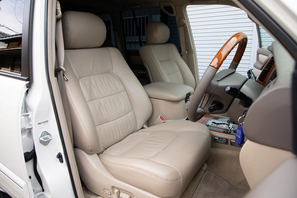 ランドクルーザー100 - なるき屋在庫車情報｜良質中古車専門店なるき屋