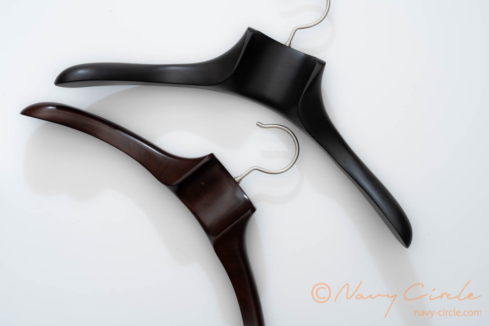 フォトレビュー】NAKATA HANGERの高級ハンガー3モデルを比較 | Navy Circle