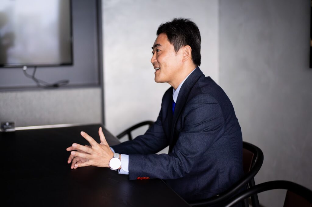 代表インタビュー】whyme株式会社 代表取締役CEO 鈴木 隆之 | 熱狂