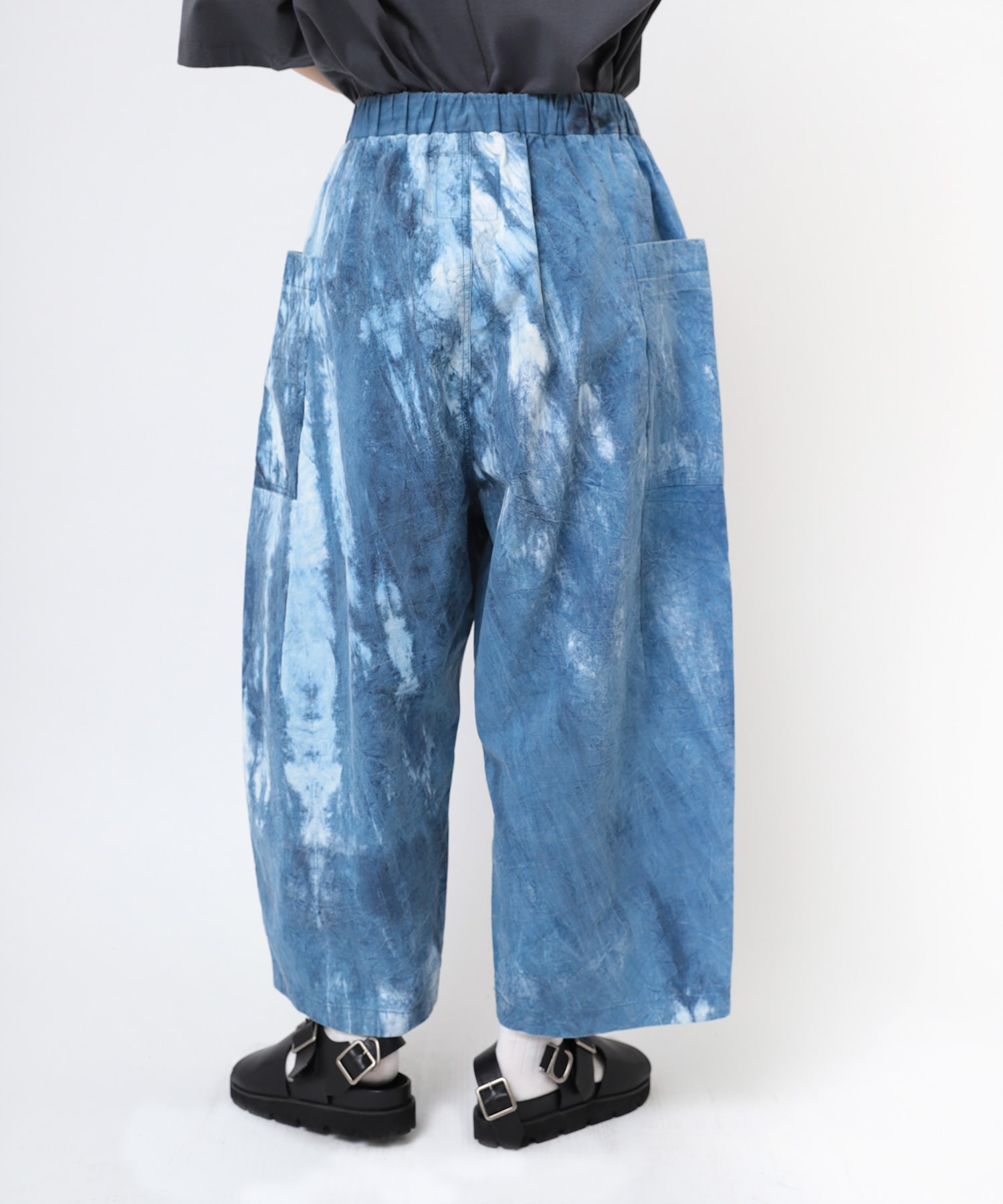 R4322 9分丈のムラ染めアルマジロパンツ(F ムラグレー): パンツ - RNA