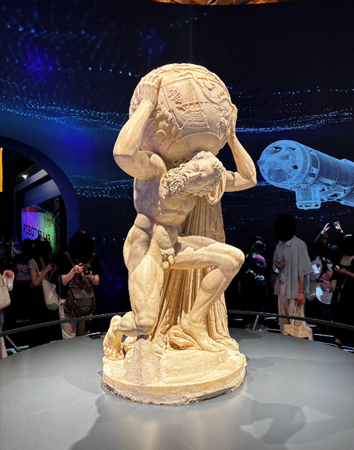 万博イタリア館の目玉「ファルネーゼのアトラス」が1月まで引き続き