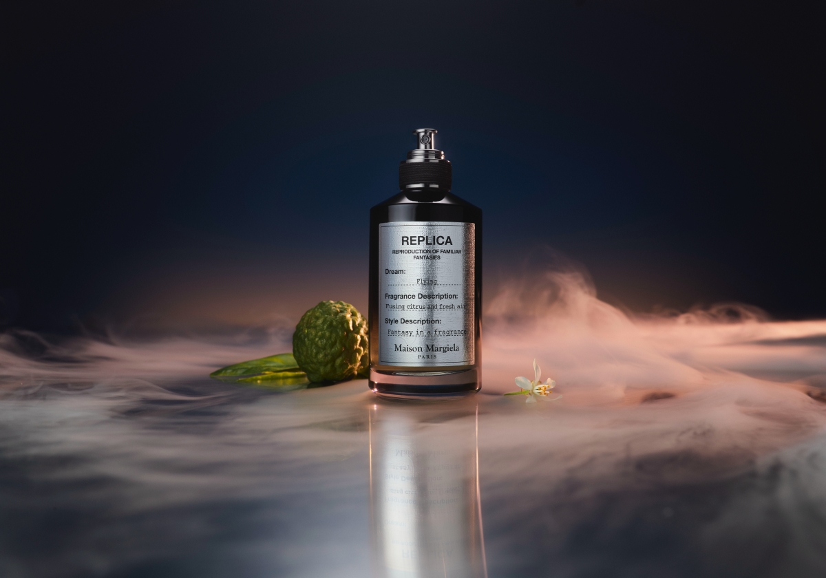 メゾン マルジェラからファンタジーの世界を表現した真っ黒な