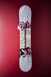 GACKT×KISSMARKで、迫力ある「龍」デザインのスノボアイテムが新登場