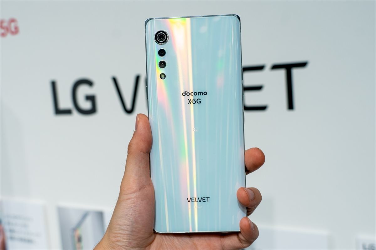ドコモ冬春の2画面化スマホ「LG VELVET」、軽くなって実用性アップ