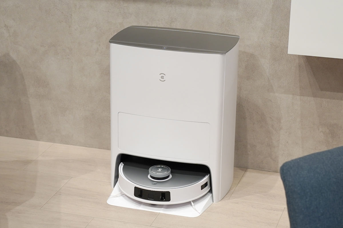 エコバックス新ロボット掃除機「DEEBOT T20 OMNI」、温水洗浄した