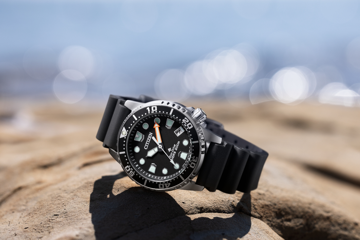 シチズン プロマスター、定番ダイバーズウオッチに36.5mmの小型版を
