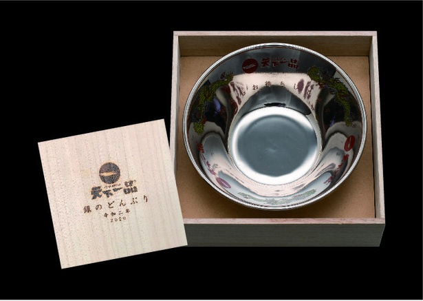 金を超える銀！プラチナを使用した天下一品の「銀のどんぶり