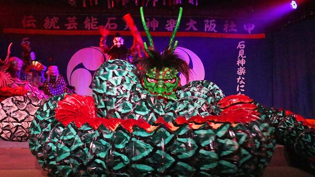 難波に常設劇場がオープン！島根県の伝統芸能「石見神楽」は迫力満点