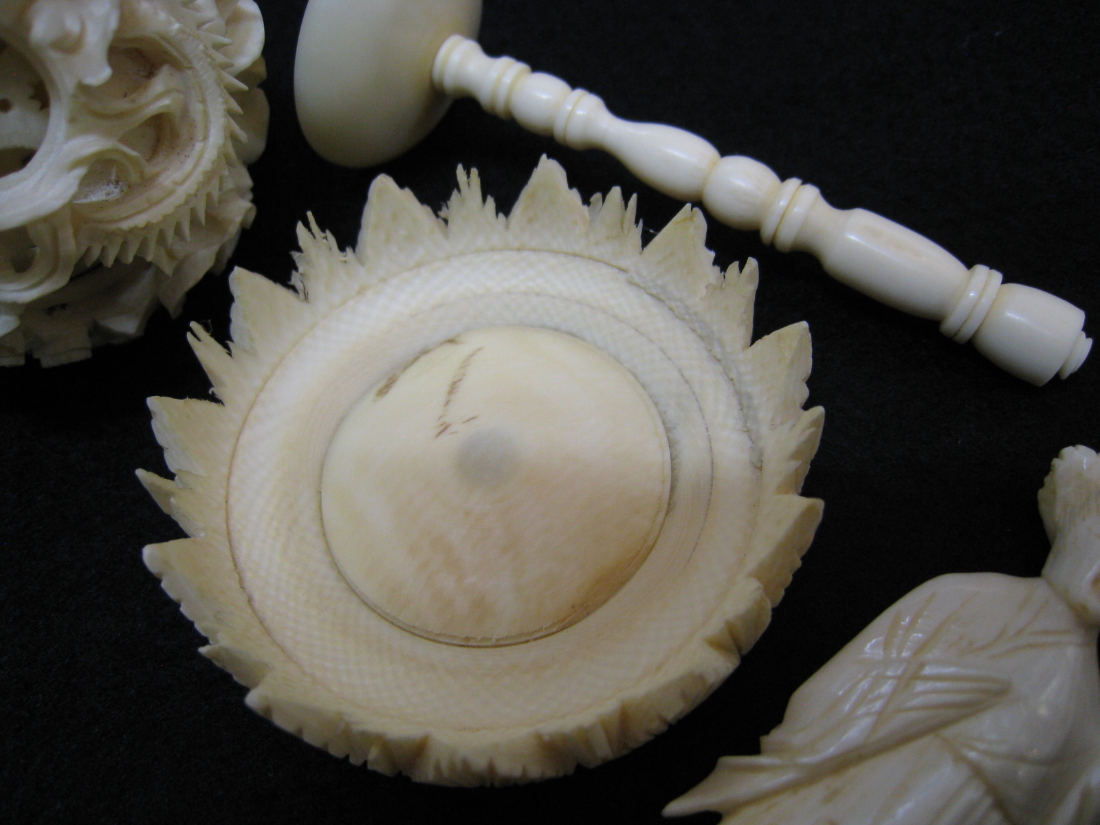 象牙天球（多層球） 象牙彫刻置物 買取りさせて頂きました | のみの市