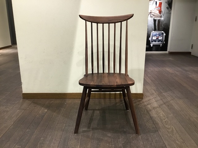 ダイニングチェアの御紹介 ウォルナット天然木を使用した最高級