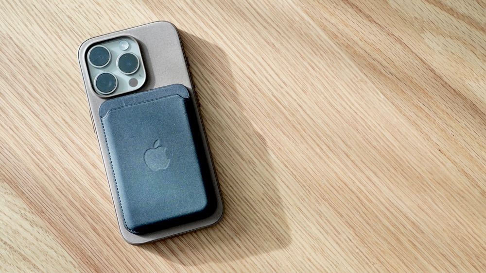 Apple純正カードケース レビュー】MagSafe対応iPhoneファインウーブン