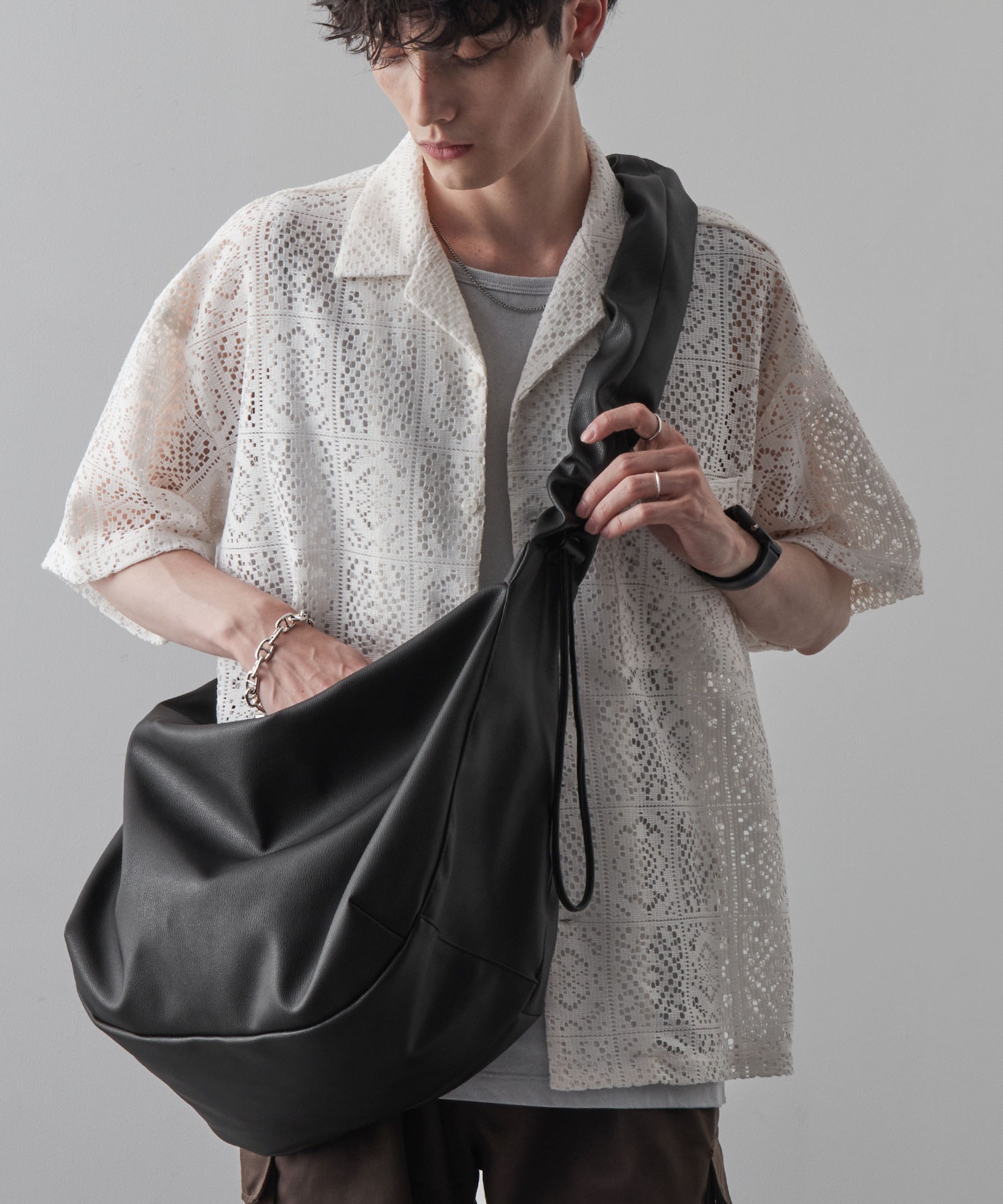 ギャザーハーフムーンショルダーバック MONO-MART│MONO-MART