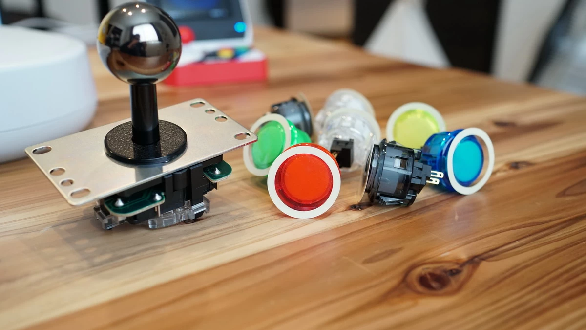 NEOGEO Arcade Stick PRO」三和電子製レバー&ボタンの取り換え手順と