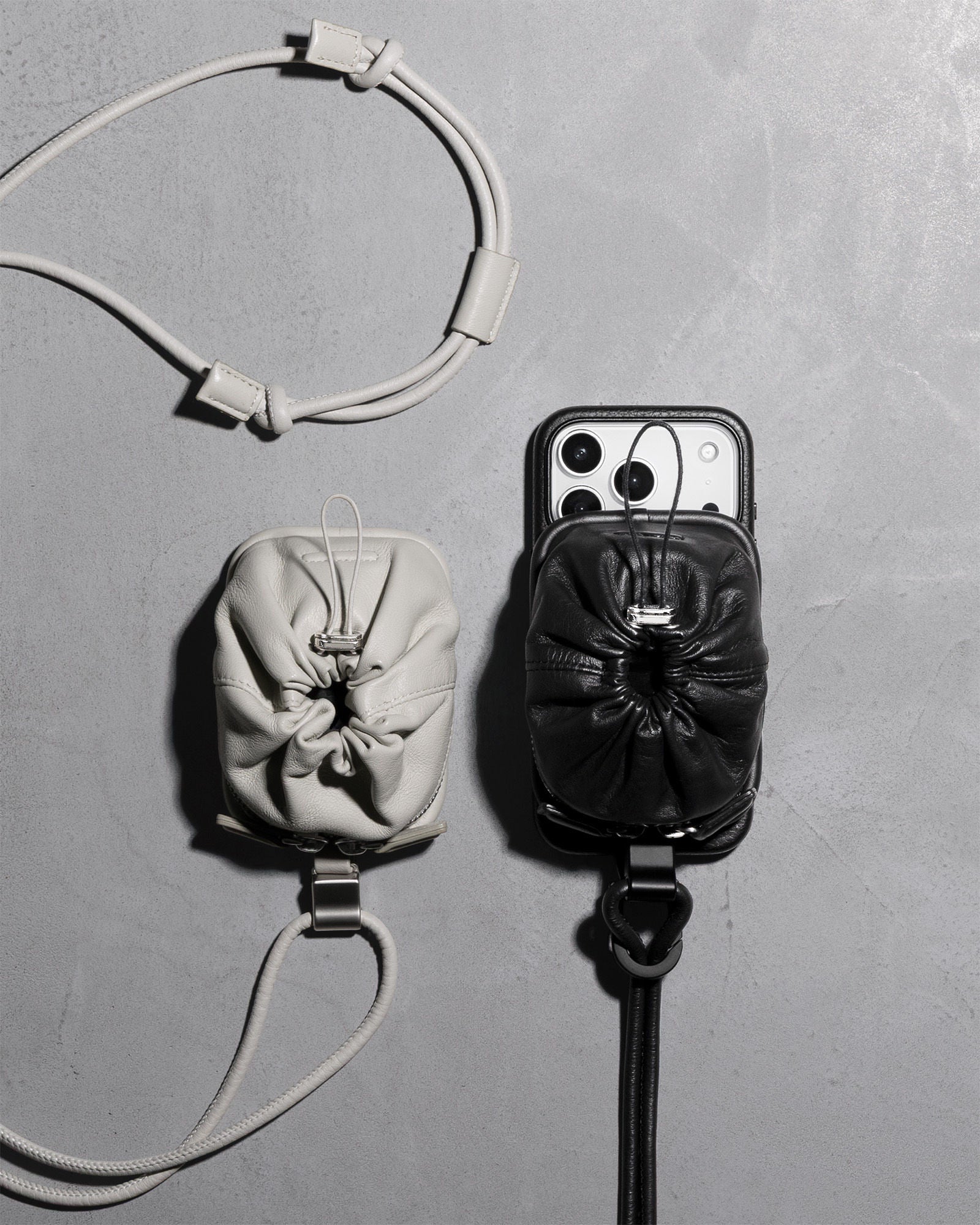 iPhone 17 / 16対応 レザーケースセット｜着脱ストラップ付きシープ