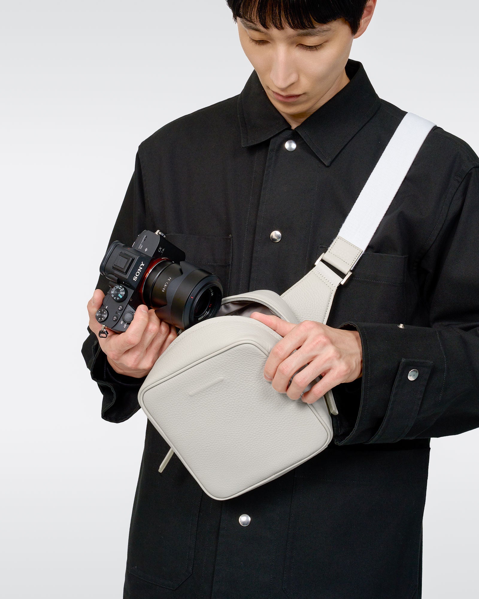 ウィークエンド カメラバッグ ミディアム - 防水レザー カメラバッグ