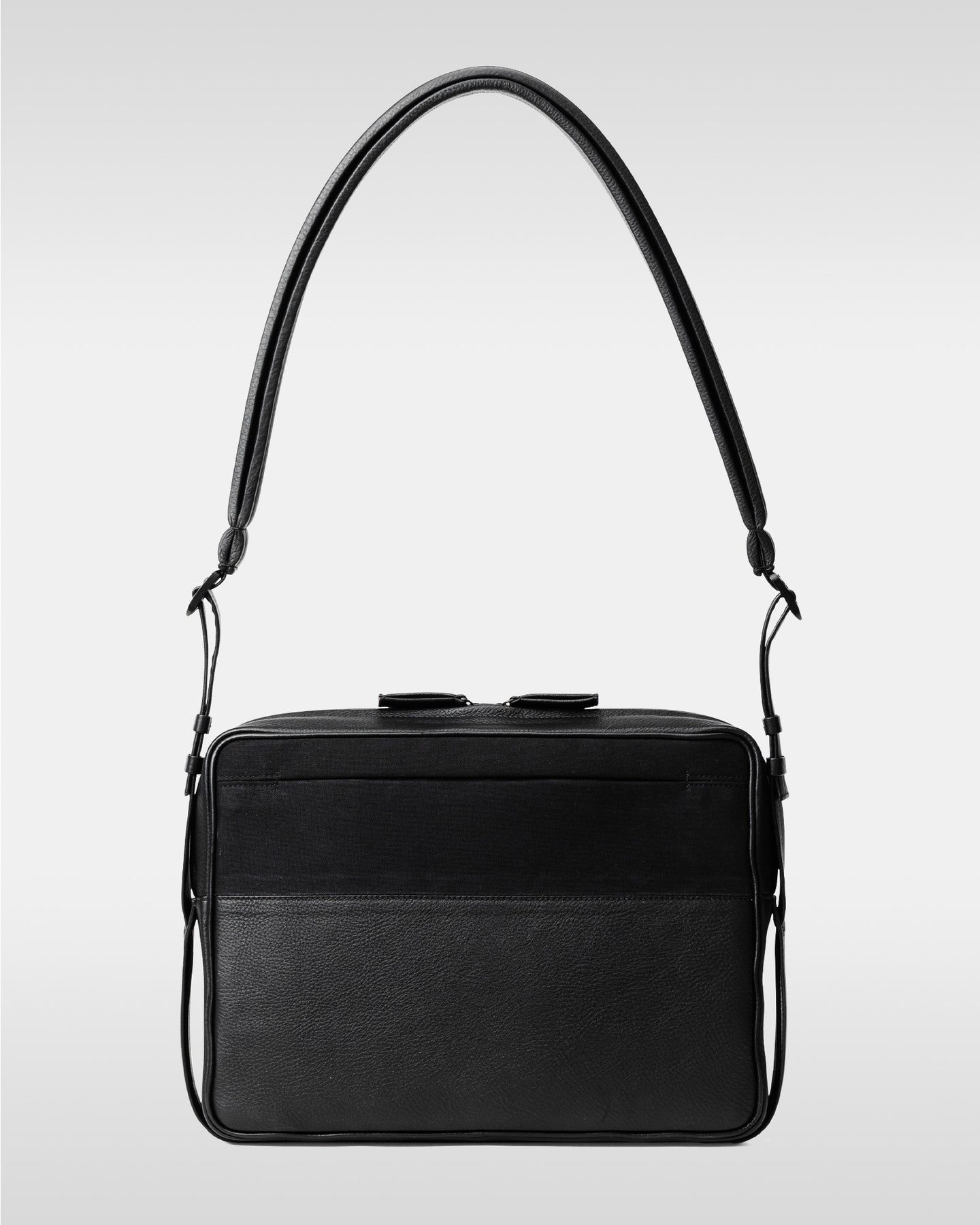 shoulderbag_L_BLK_back_1800x18