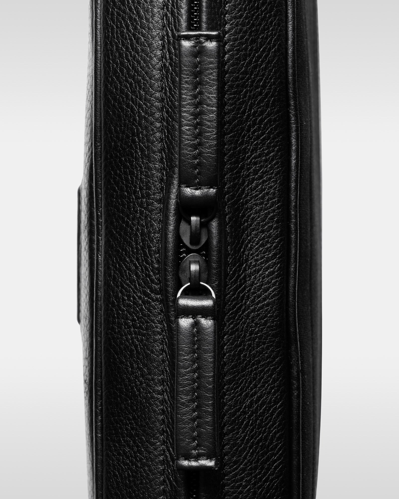 ソフトショルダーバッグ スモール - レザーショルダーバッグ – objcts.io