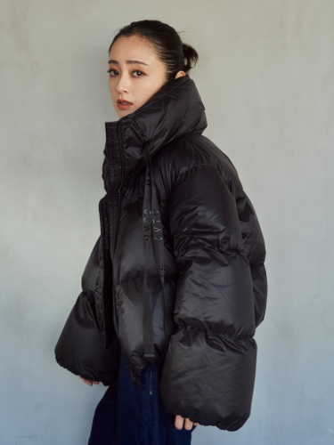 安達祐実×DUVETICA】コラボダウン、絶妙ショート丈＆洗練ロング丈の2