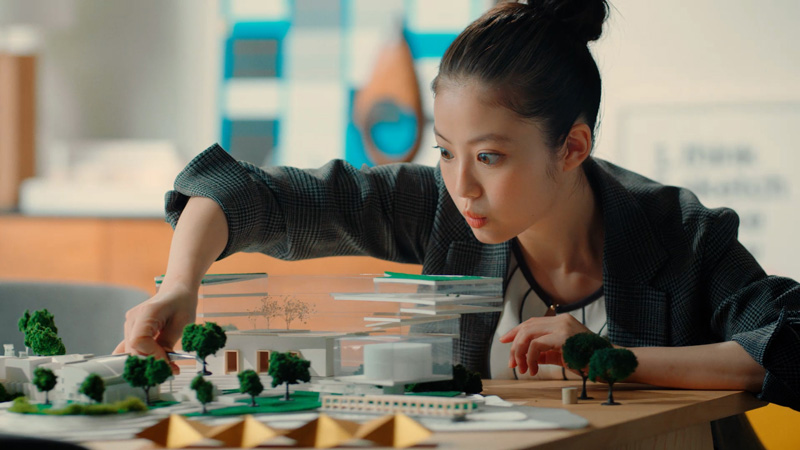 上戸彩＆今田美桜がAOKIの「機能性ジャケット」でストレッチ!? | Oggi.jp