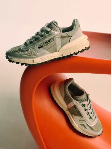 ラコステの人気スニーカーがシルバー・ブラックでモードな装いに