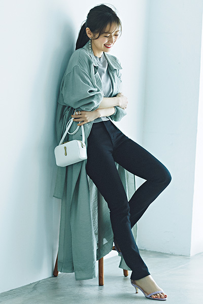 2020年秋冬【水色コートのセンシュアルコーデ】いま狙うべき大人の