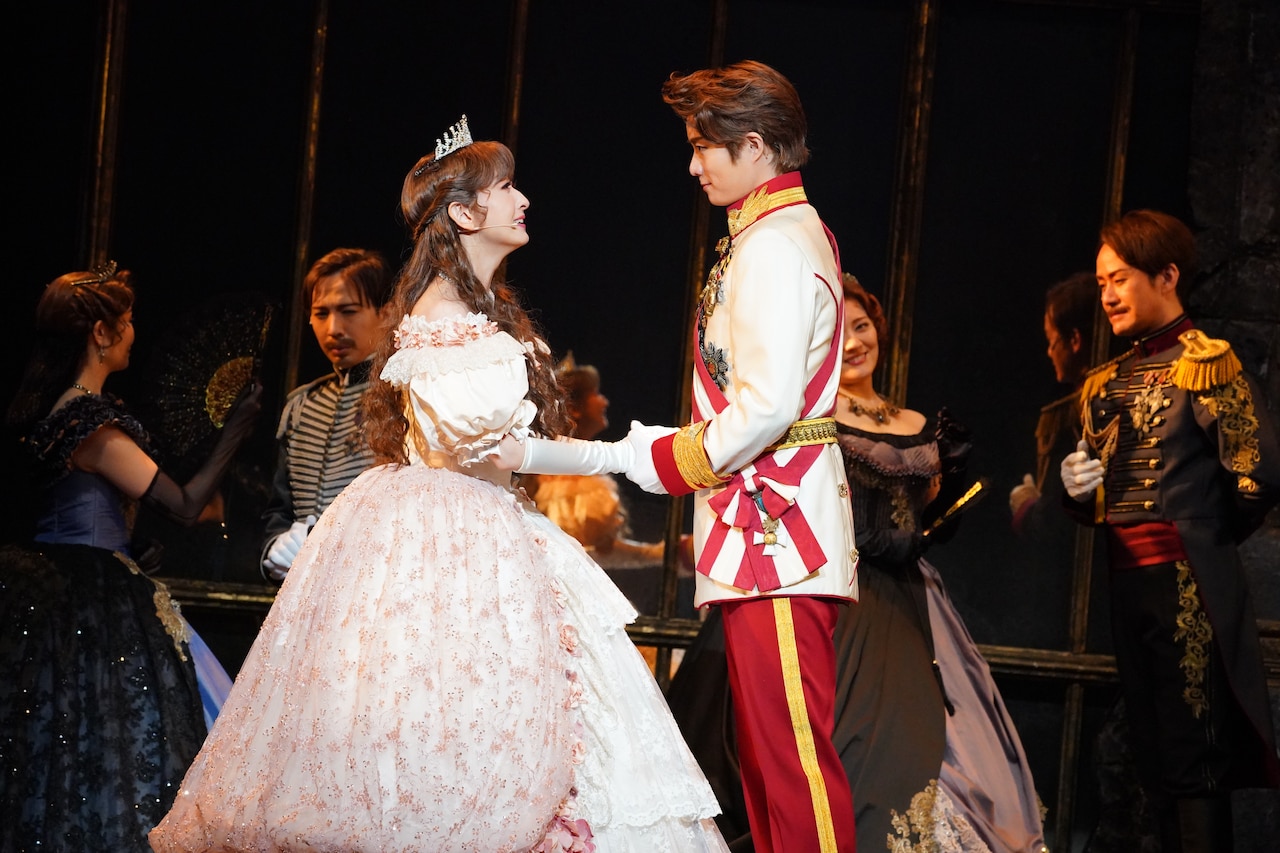 花總まりがエリザベート役の集大成を見せる、ミュージカル