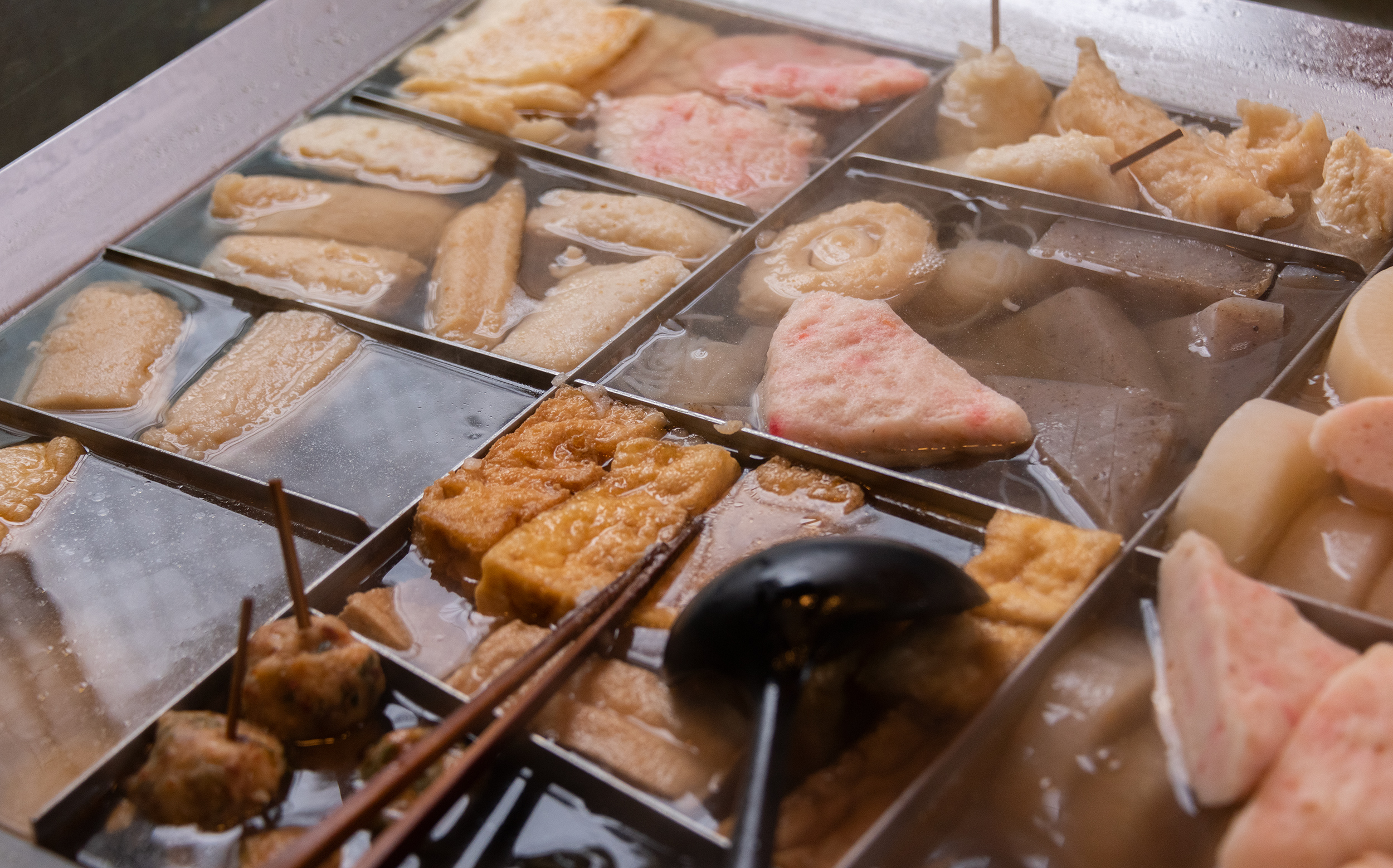 平澤かまぼこ王子駅前店のできたておでん - 東京おでんだね