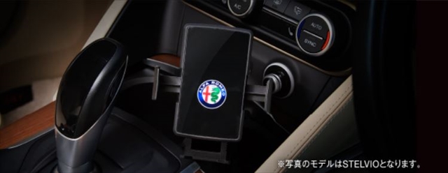 純正 「オートホールドモバイルホルダー」登場｜アルファ ロメオ葛飾