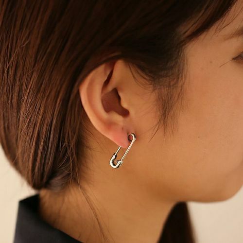 J-PI029-SV)安全ピンダイヤモンドピアスS-シルバー（燻加工）/片耳