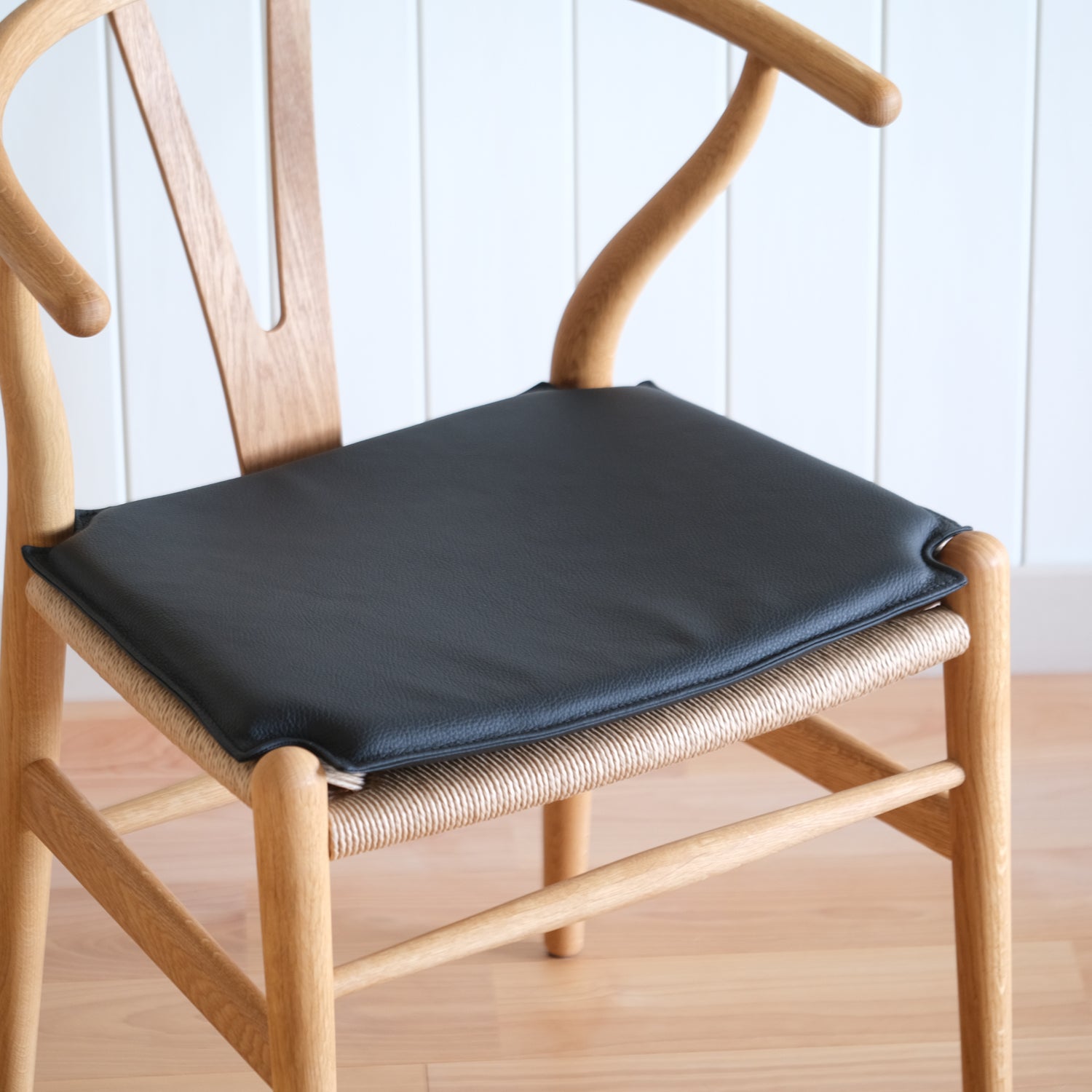 Yチェア専用レザークッション（本革3種類） – 奥田家具