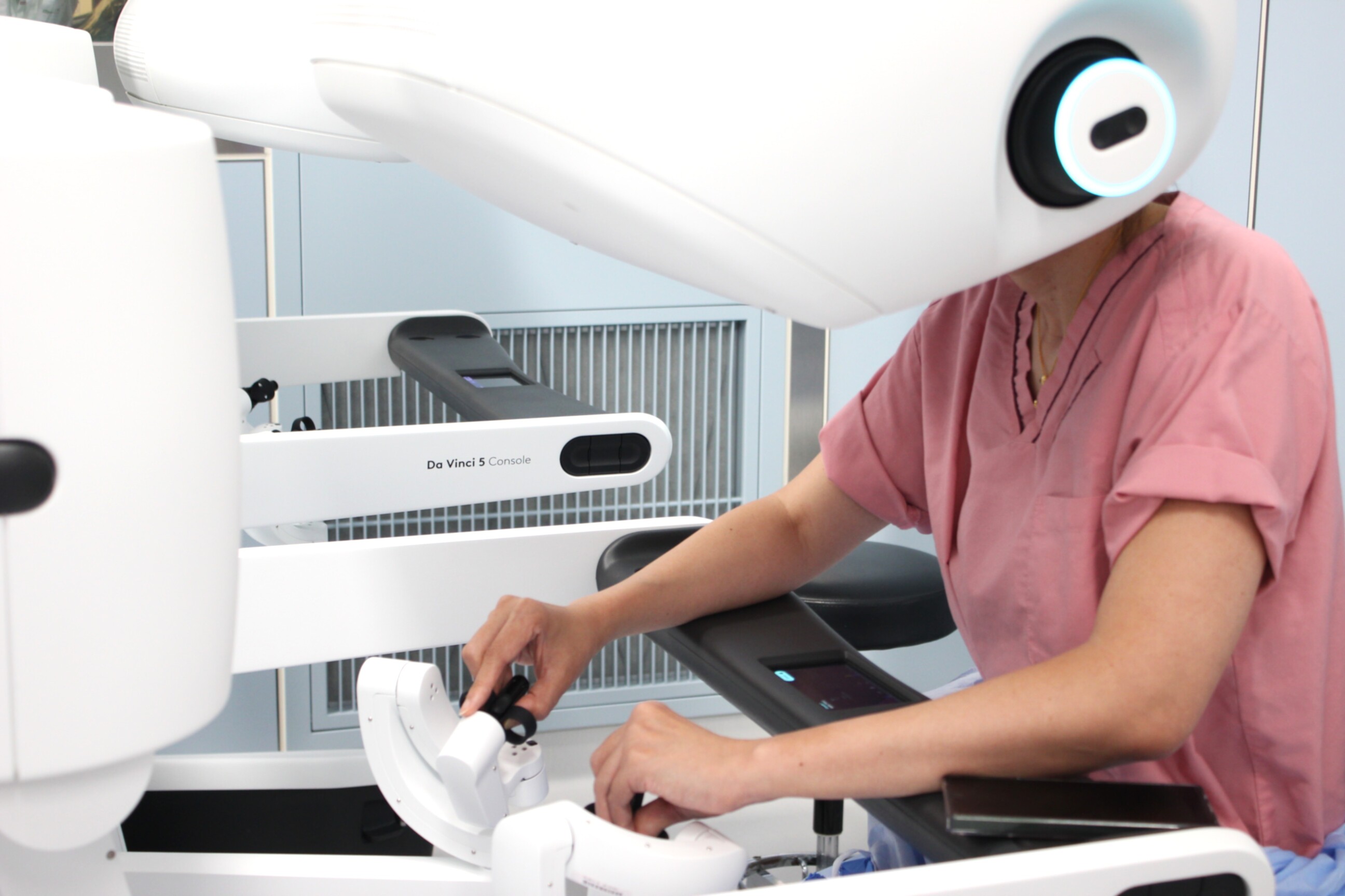 日本初となる最新手術支援ロボット「ダビンチ5」を用いた子宮全摘出