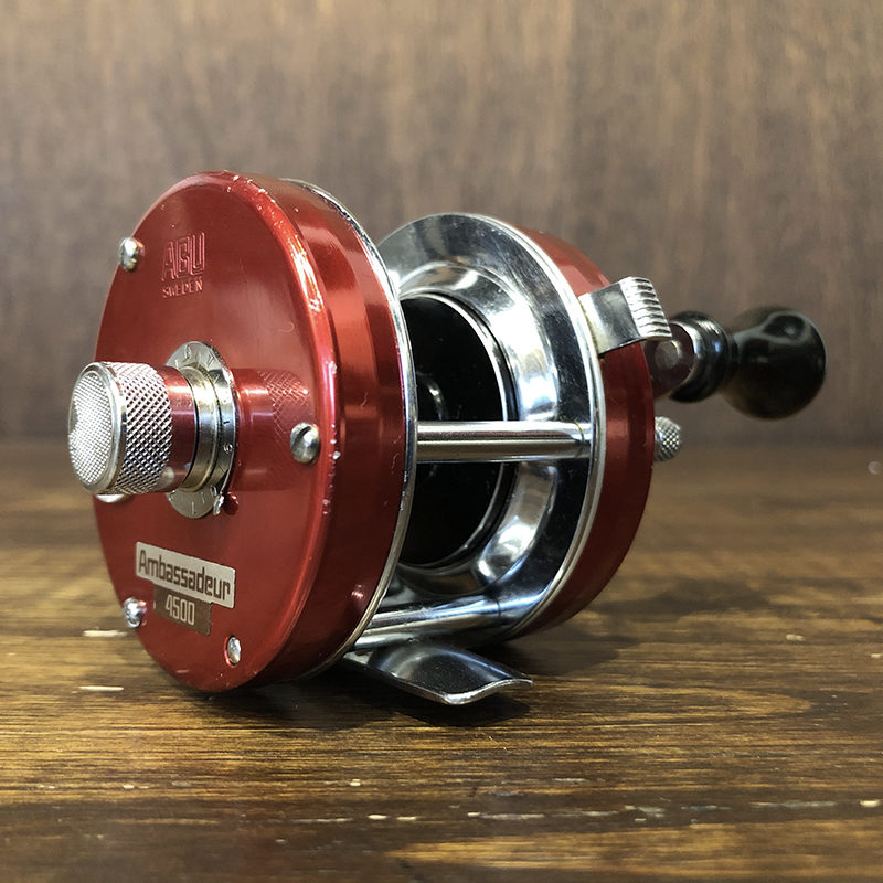 Abu Ambassadeur 4500 Cherry Red Bait Casting Reel Fn771100 アブ