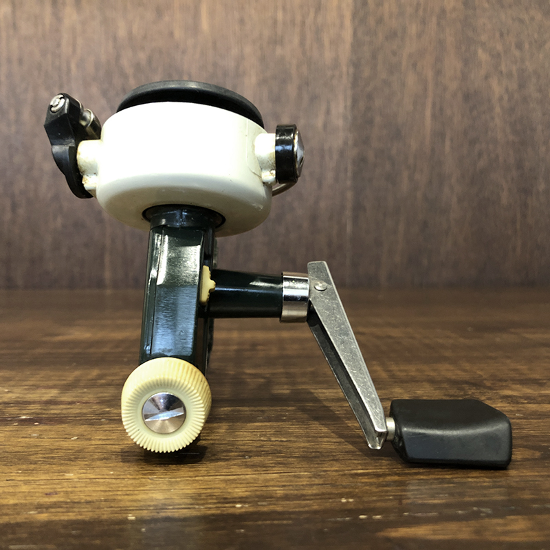 Abu Cardinal 33 Spinning Reel Early Rocket Bail Model Fn741200