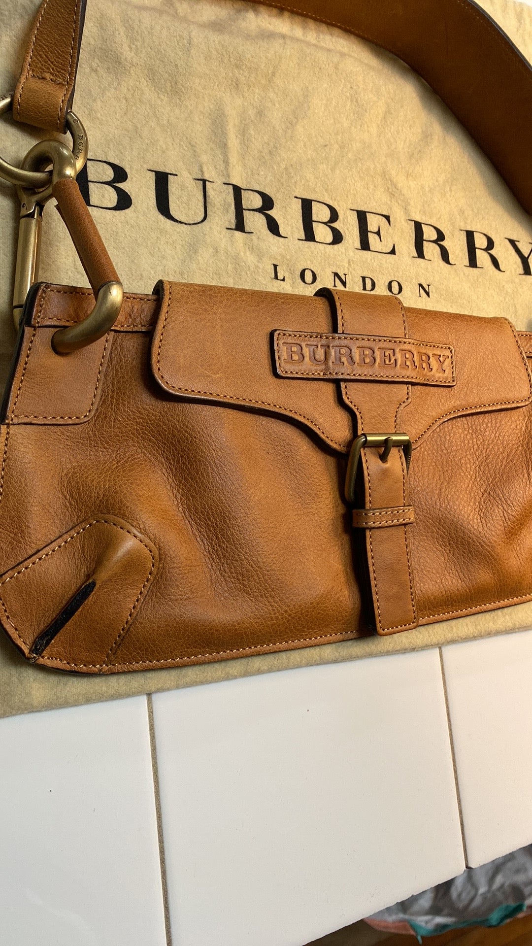 Burberry London Grained Leather Shoulder Bag In Carme – Olivia's
