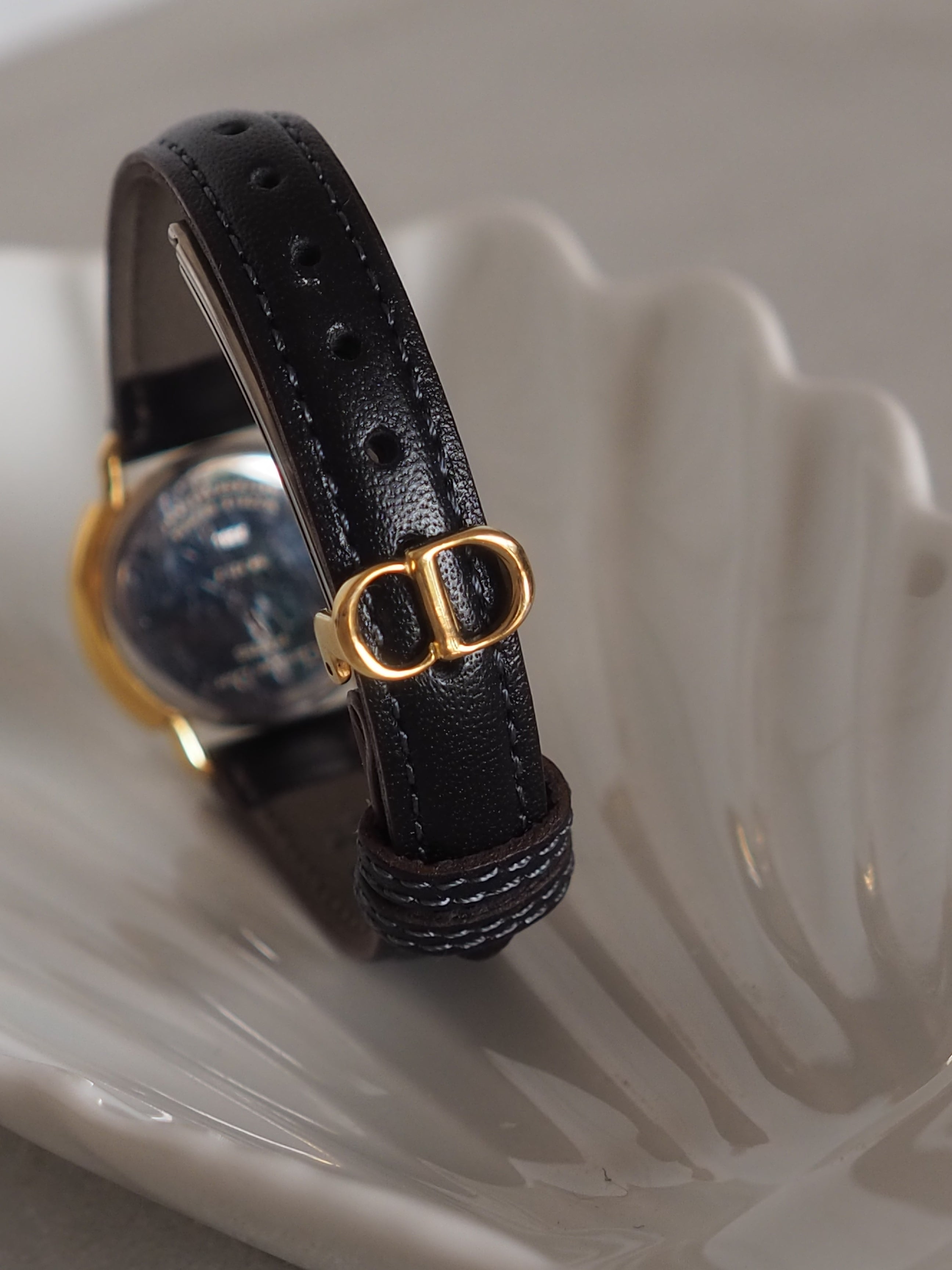 Christian Dior ディオール ラウンド シェル ウォッチ 腕時計