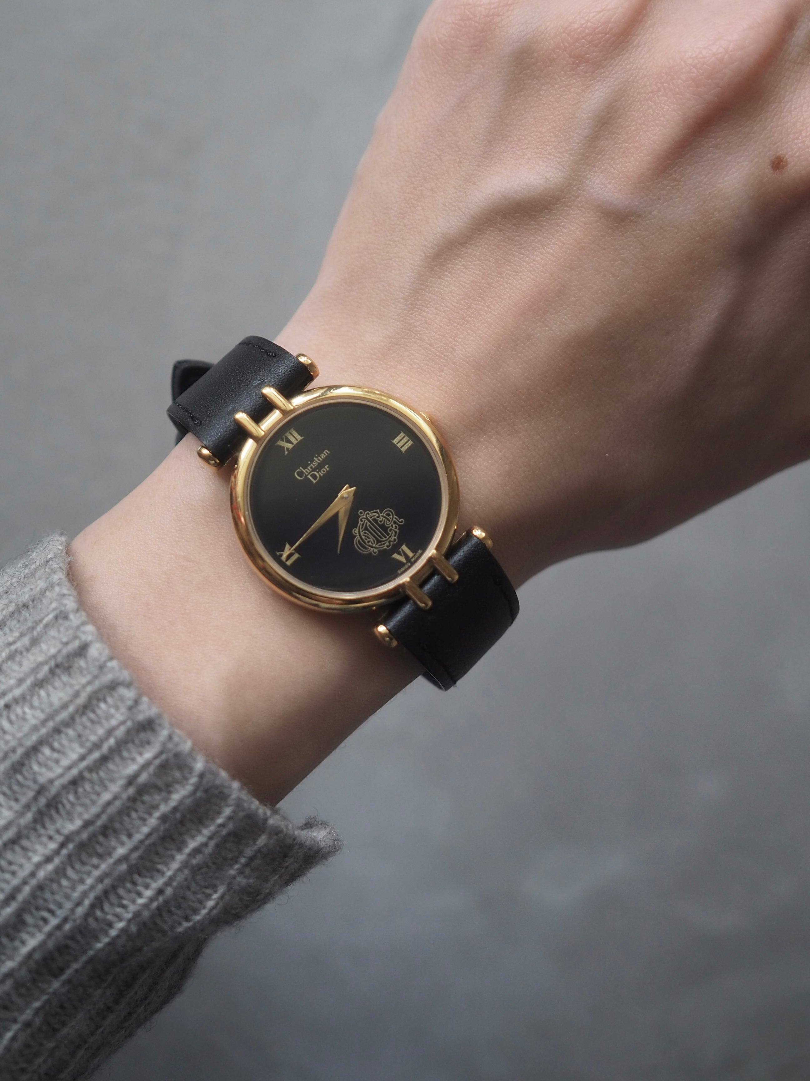 Christian Dior ディオール ラウンド CD ロゴ エンブレム ウォッチ
