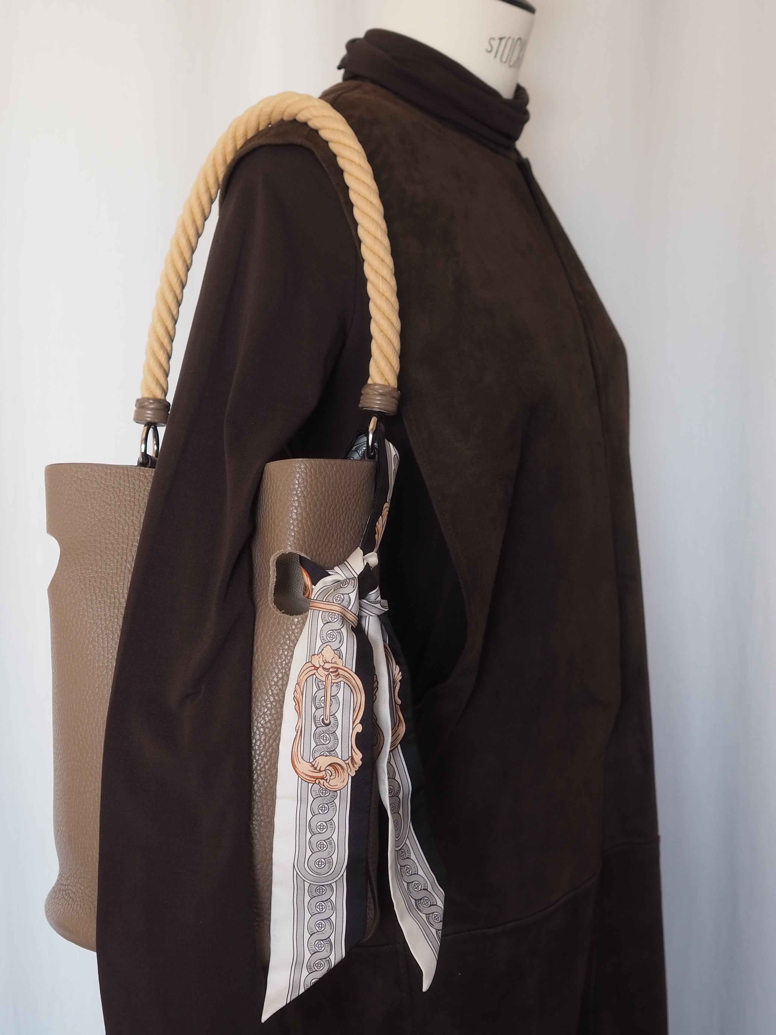 HERMES エルメス ツイリー スカーフ Bride de Cour ブリッド・ドゥ