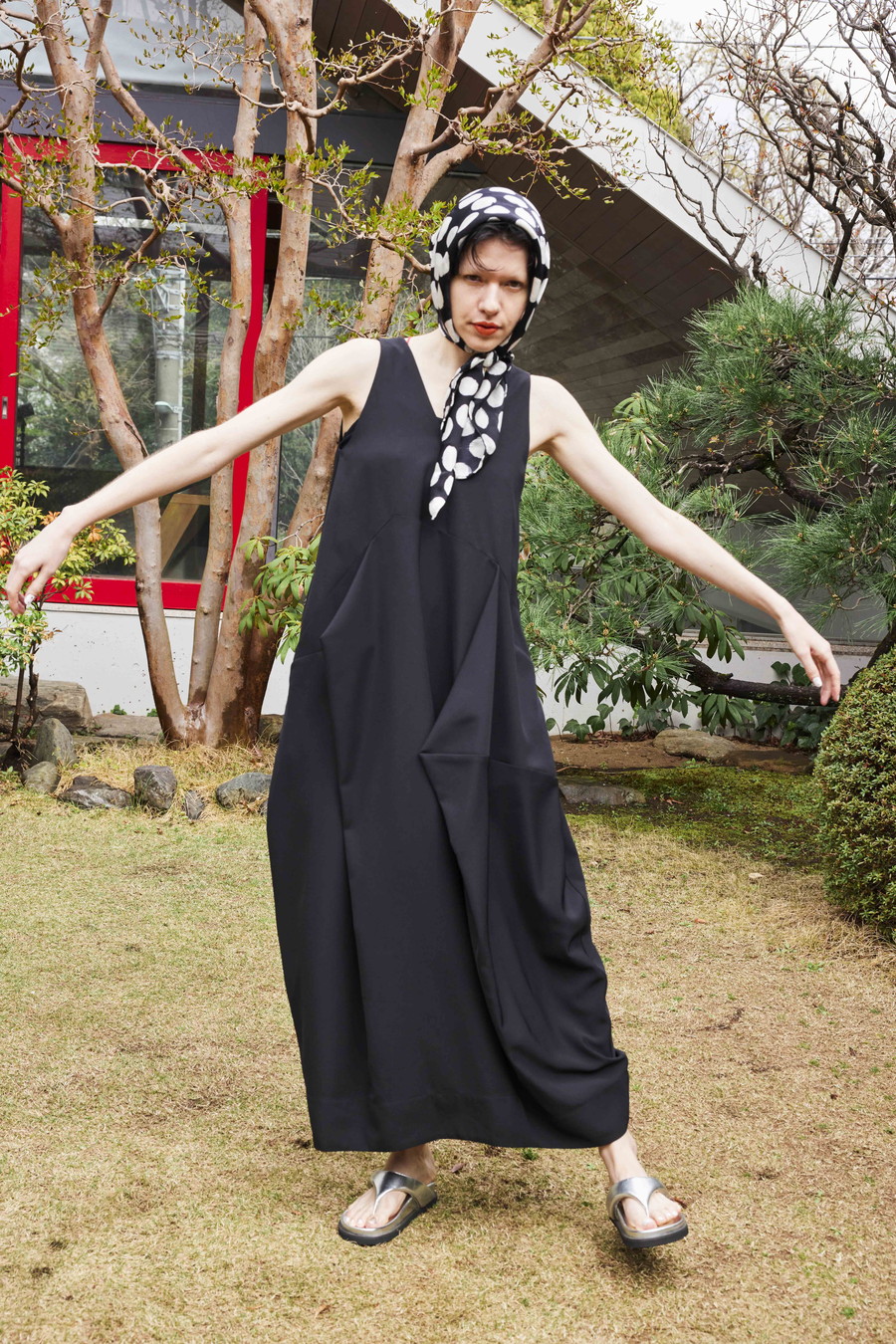 OMMO ONLINE STORE / IRREGULAR PATTERN V NECK OP