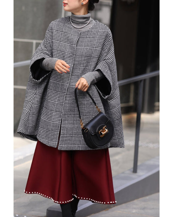 クラシカルな雰囲気を纏う品格グレーチェックのポンチョコート – ONE